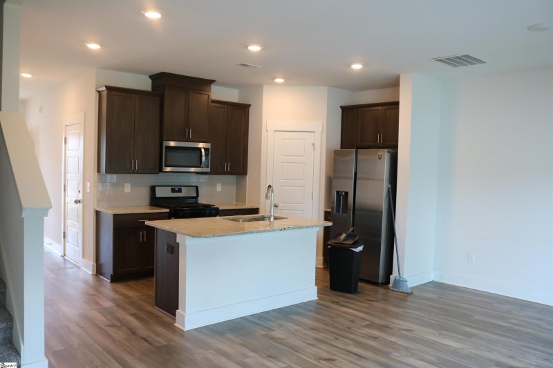 Property image 5 of 822 Thread Way in City Station Townes, Greer, SC 29651