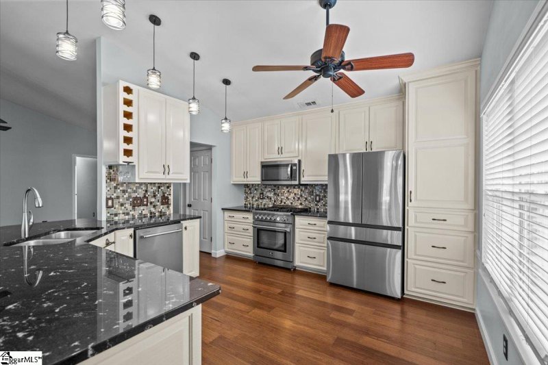 Property image 4 of 314 Karsten Creek Drive in Sparrows Point, Simpsonville, SC 29681