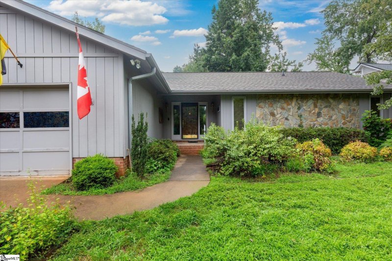 Property image 2 of 3 Fox Ridge Point in Pebble Creek, Taylors, SC 29687