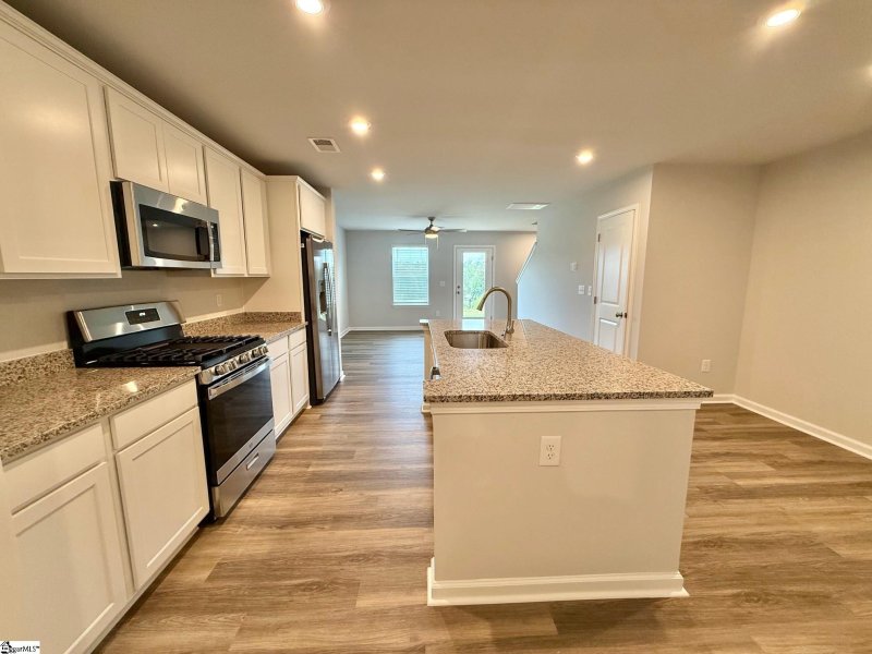 Property image 3 at 1253 Forestbrook Lane, Spartanburg, SC 29303