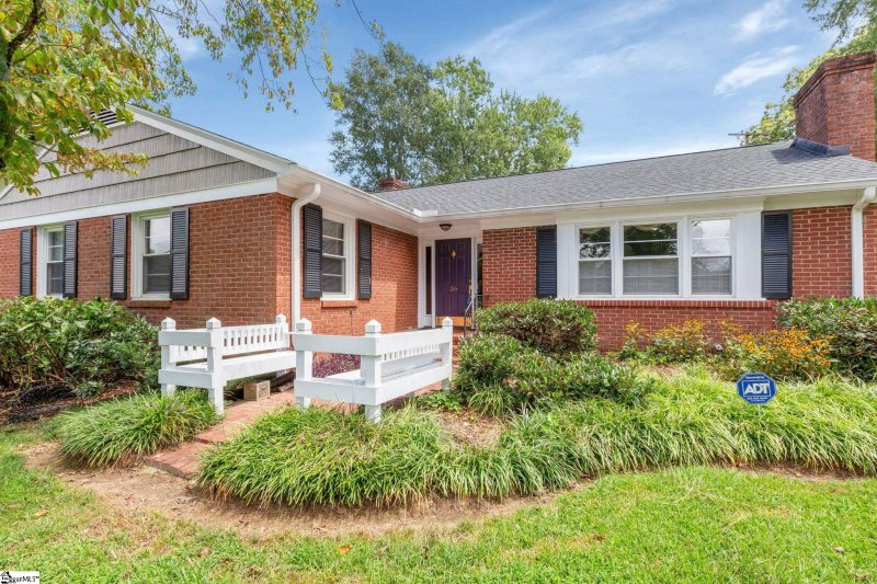 Property image 2 at 26 Burgundy Drive, Greenville, SC 29615-1293