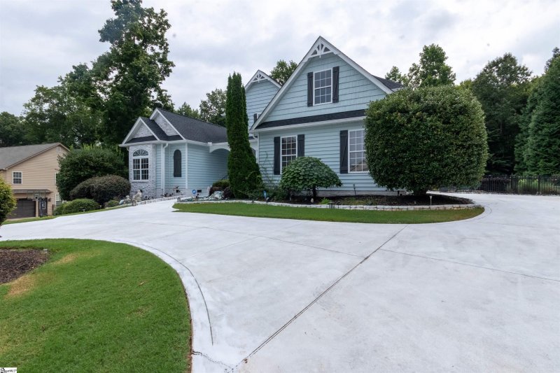 Property image 4 of 109 Creek Crossing Way in Silver Ridge Farms, Greer, SC 29651