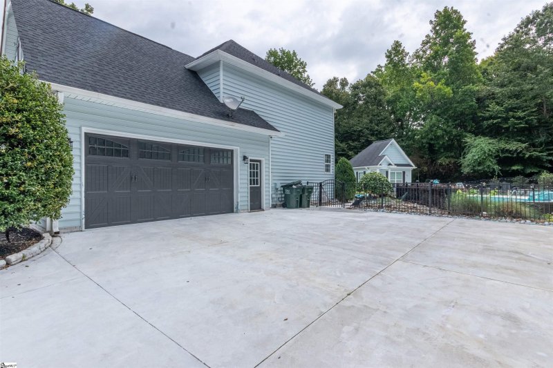 Property image 5 of 109 Creek Crossing Way in Silver Ridge Farms, Greer, SC 29651