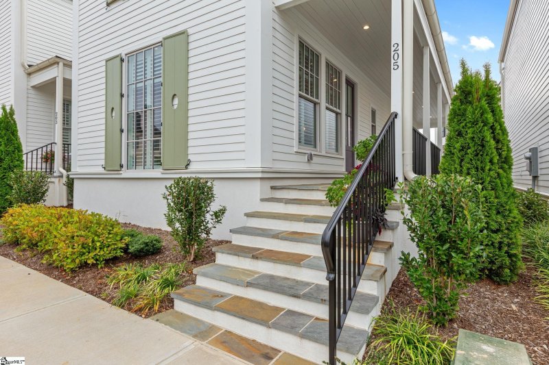 Property image 3 of 205 Bowman Road in Hartness, Greenville, SC 29615