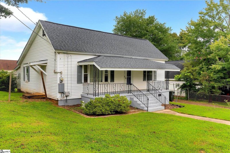 Property image 3 at 201 S 7th Street, Easley, SC 29640-3425