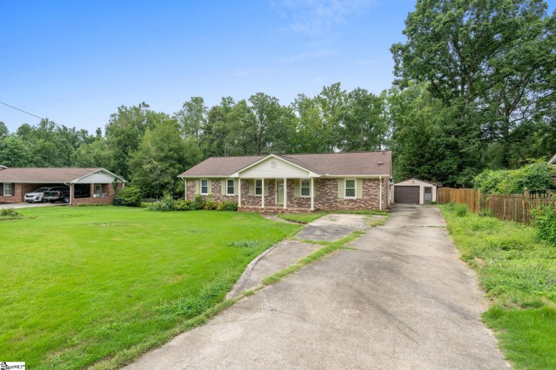 Property image 2 at 314 Heathwood Drive, Taylors, SC 29687