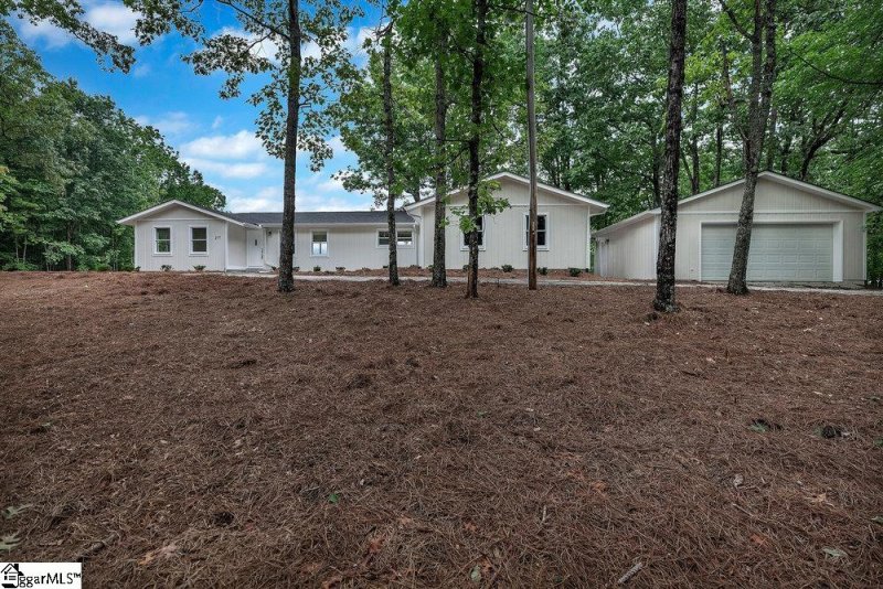 Property image 2 of 217 Rockcrest Ridge in Table Rock, Cleveland, SC 29635