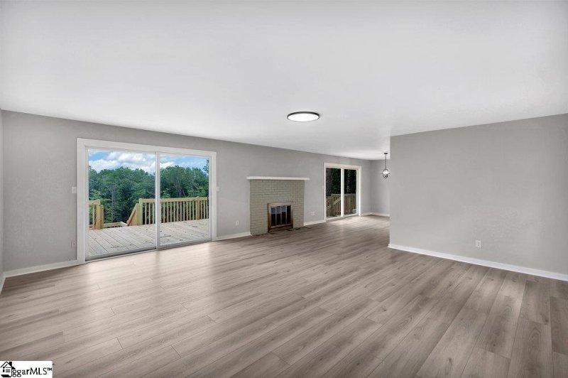 Property image 4 of 217 Rockcrest Ridge in Table Rock, Cleveland, SC 29635