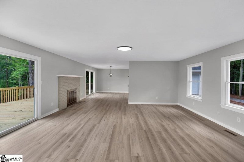 Property image 5 of 217 Rockcrest Ridge in Table Rock, Cleveland, SC 29635