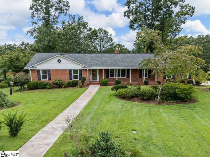 Property image 2 at 105 Bridgewood Avenue, Taylors, SC 29687