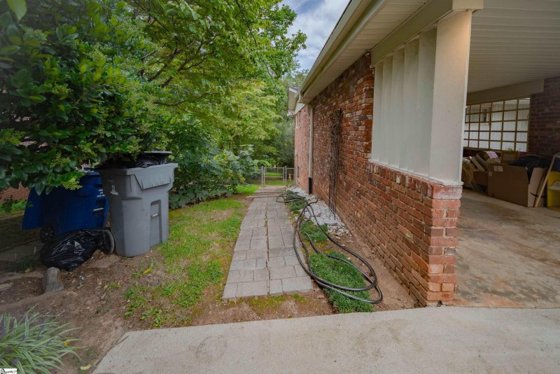 Property image 5 of 111 N Lanford Road in Woodland Heights, Spartanburg, SC 29301