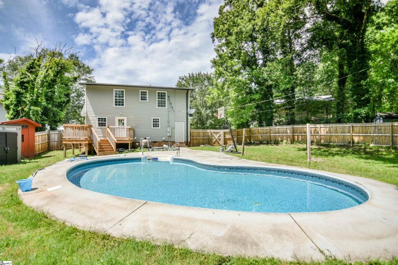 Property image 2 of 138 Ashdown Drive in Westwood, Simpsonville, SC 29680