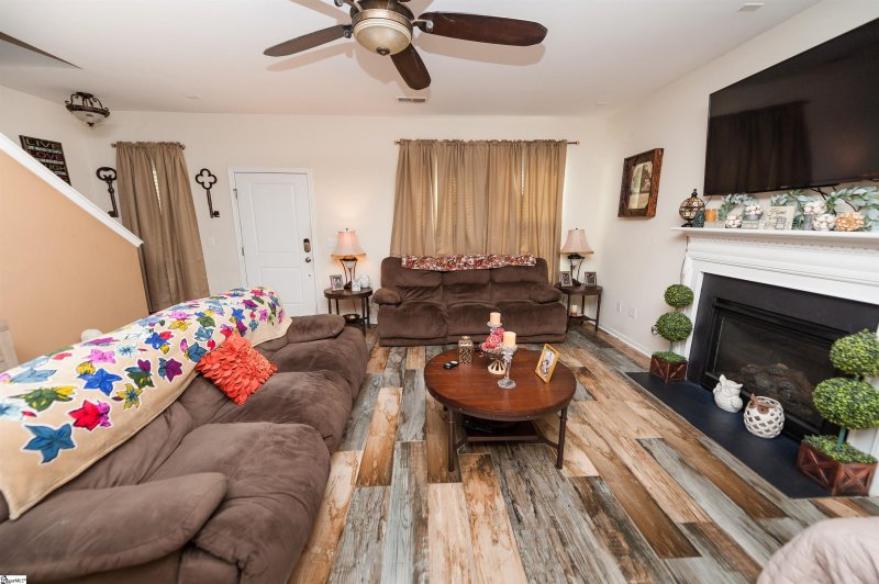 Property image 2 of 267 Castleton Circle in Cobbs Creek, Boiling Springs, SC 29316