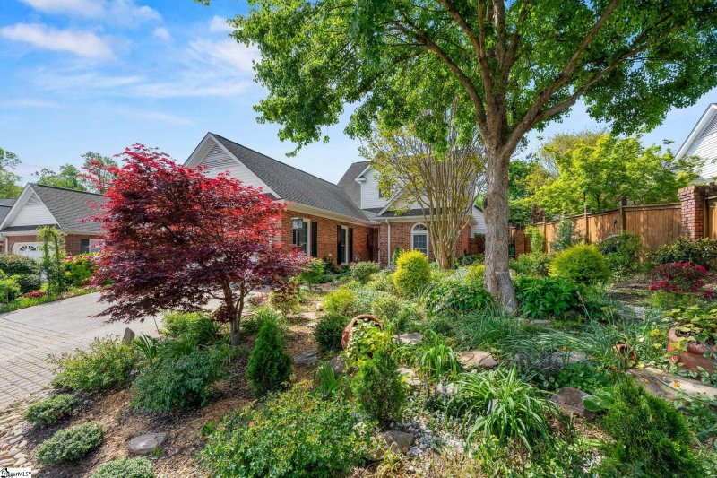 Property image 3 of 231 Greenview Circle in Linkside Green, Greenville, SC 29609