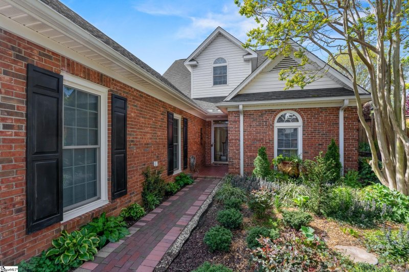 Property image 4 of 231 Greenview Circle in Linkside Green, Greenville, SC 29609