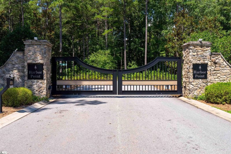 Property image 2 of 43 Harbor Point Road in Harbor Point, Seneca, SC 29672