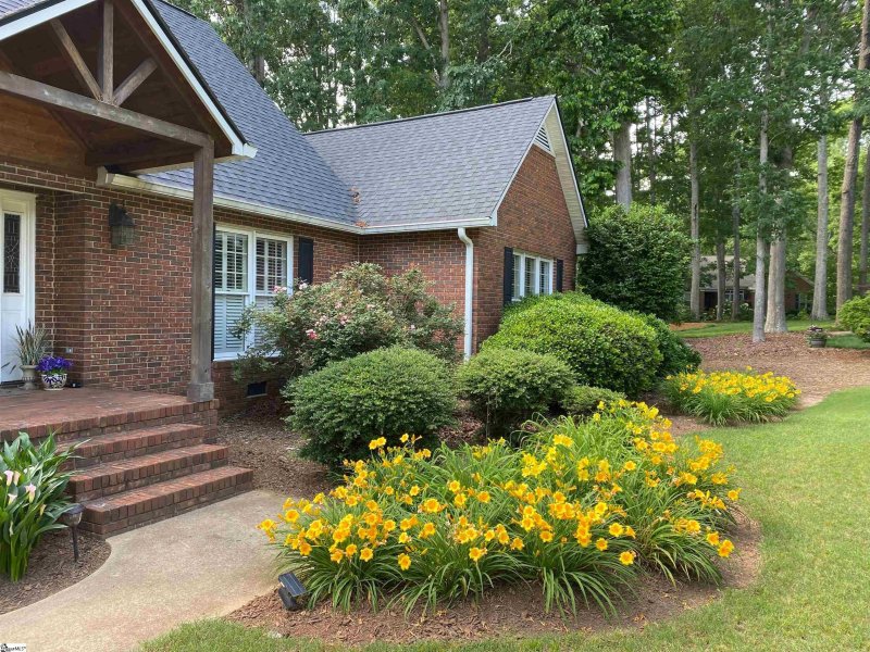 Property image 2 of 105 Wren Crossing Court in Wren Crossing, Easley, SC 29642