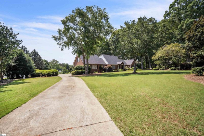 Property image 3 of 105 Wren Crossing Court in Wren Crossing, Easley, SC 29642