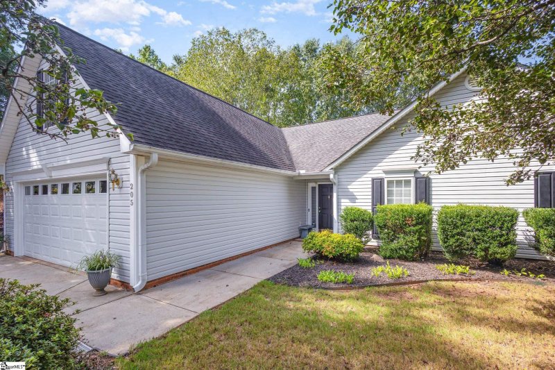 Property image 3 at 205 Pheasant Ridge Drive, Taylors, SC 29687