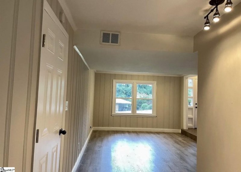 Property image 2 of 108 Marlboro Drive in Belle Meade, Greenville, SC 29605