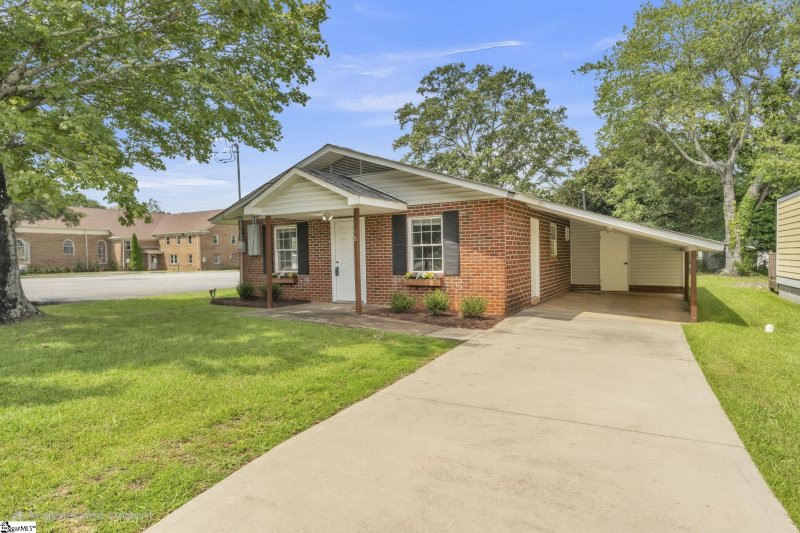 Property image 2 of 208 Parkins Mill Road in Fair Heights, Greenville, SC 29607