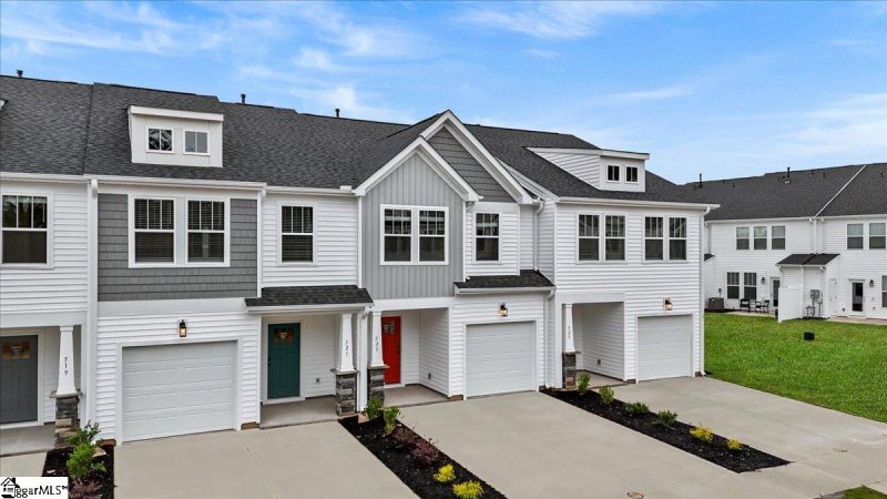 Property image 2 of 523 Harebell Way in Hickory Heights, Greenville, SC 29617