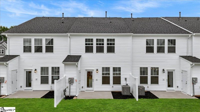 Property image 3 of 523 Harebell Way in Hickory Heights, Greenville, SC 29617