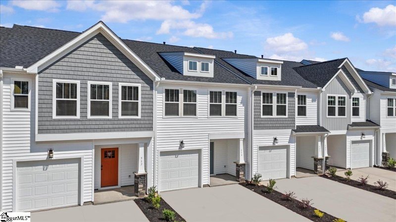 Property image 2 of 519 Harebell Way in Hickory Heights, Greenville, SC 29617