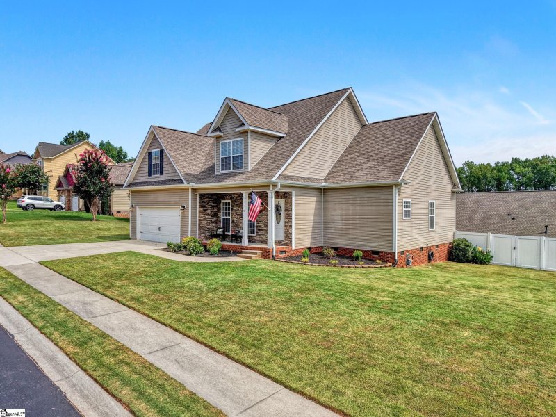 Property image 3 of 29 Hidden Springs Lane in Blue Ridge Plantation, Taylors, SC 29687-4604