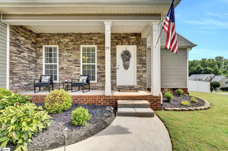 Property image 4 of 29 Hidden Springs Lane in Blue Ridge Plantation, Taylors, SC 29687-4604