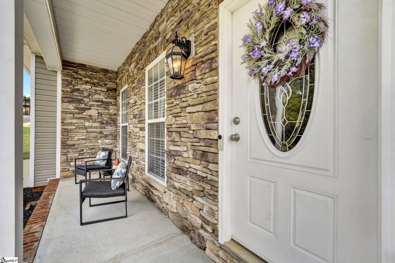 Property image 5 of 29 Hidden Springs Lane in Blue Ridge Plantation, Taylors, SC 29687-4604