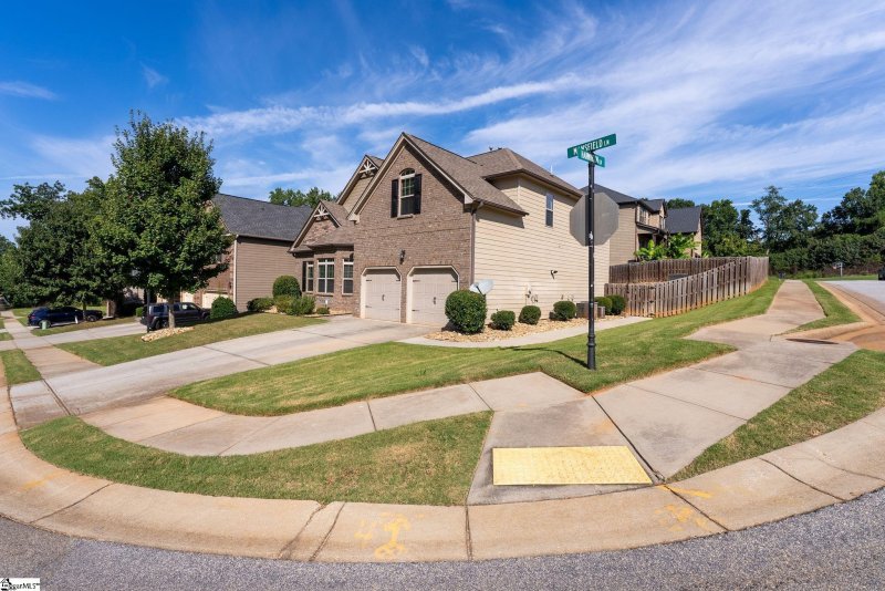 Property image 2 of 300 Mansfield Lane in Westhaven, Greer, SC 29650