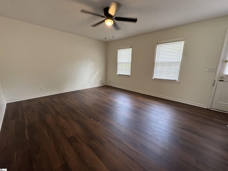 Property image 2 of 21 Glen Burnie Street in Highland, Greenville, SC 29605