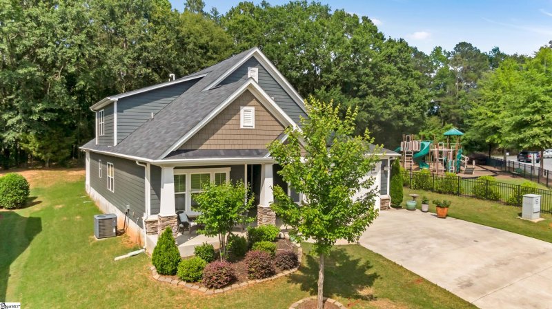 Property image 3 of 500 Briar Oaks Lane in Briar Oak, Simpsonville, SC 29681