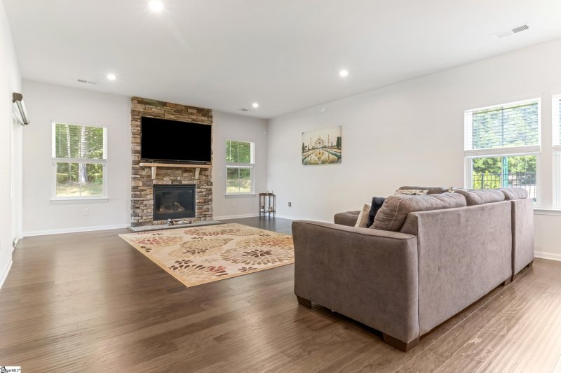 Property image 5 of 500 Briar Oaks Lane in Briar Oak, Simpsonville, SC 29681