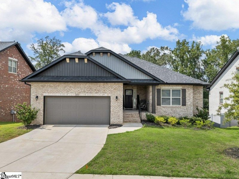 Property image 4 of 400 Rolling Waters Drive in Hidden Lake Estates, Greenville, SC 29605