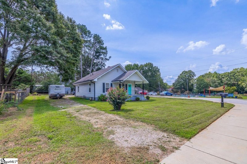 Property image 2 at 321 W College Street, Simpsonville, SC 29681