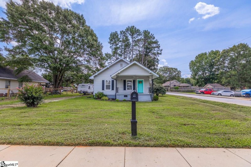 Property image 3 at 321 W College Street, Simpsonville, SC 29681