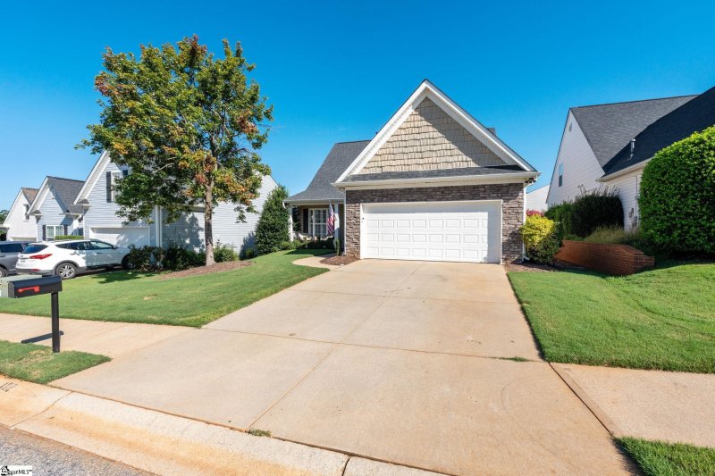 Property image 4 of 102 Durand Court in St James Place, Greer, SC 29650