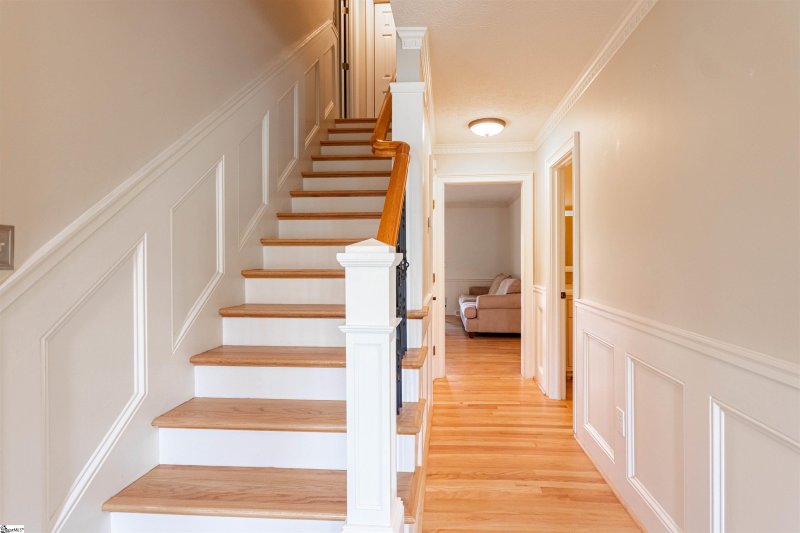 Property image 4 at 105 W Silverleaf Street, Greer, SC 29650