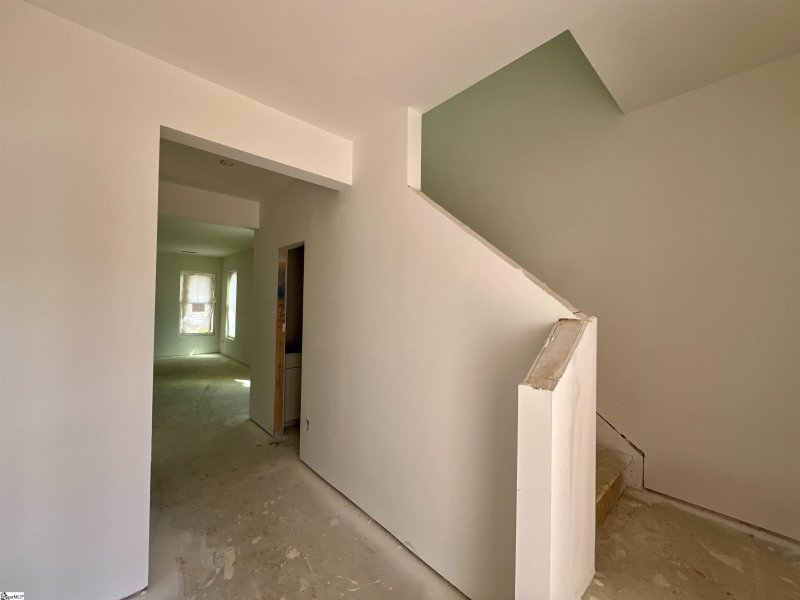 Property image 4 of 327 Metz Drive in Bellevue, Greenville, SC 29611