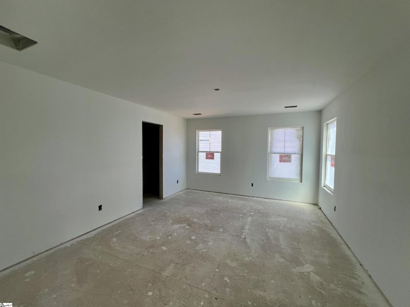 Property image 5 of 327 Metz Drive in Bellevue, Greenville, SC 29611