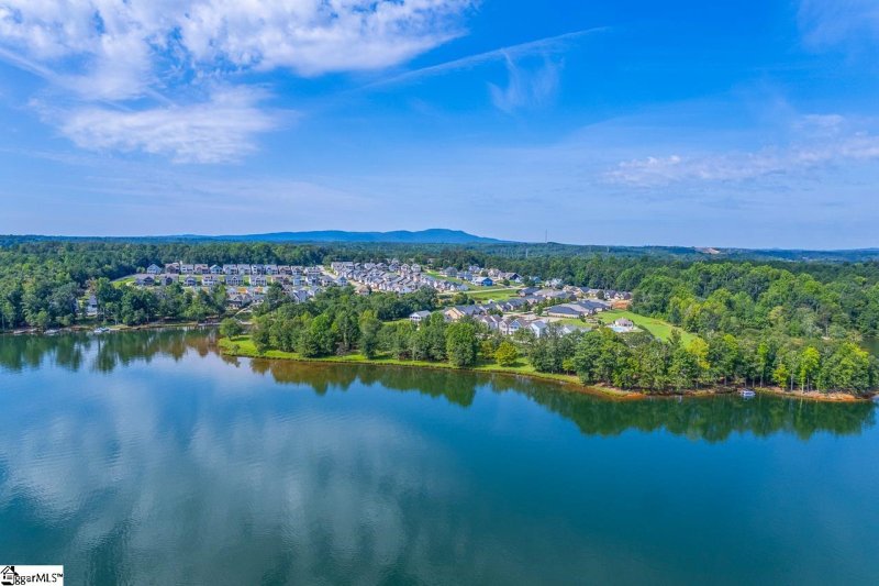 Property image 2 of 902 Blue Moon Street in Stillwaters of Lake Robinson, Taylors, SC 29687