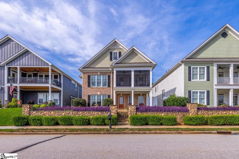 Property image 3 of 902 Blue Moon Street in Stillwaters of Lake Robinson, Taylors, SC 29687