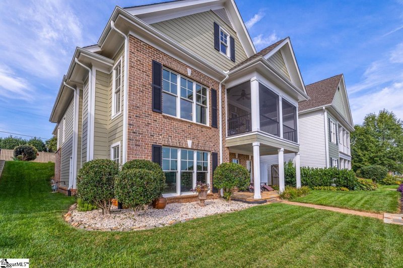 Property image 4 of 902 Blue Moon Street in Stillwaters of Lake Robinson, Taylors, SC 29687