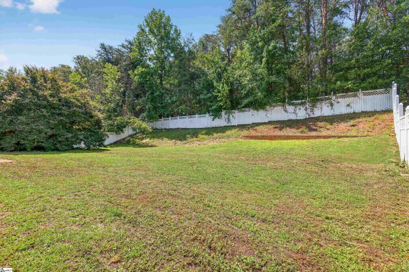 Property image 5 of 402 Lily Pond Lane in Spring Ridge, Taylors, SC 29687-5765