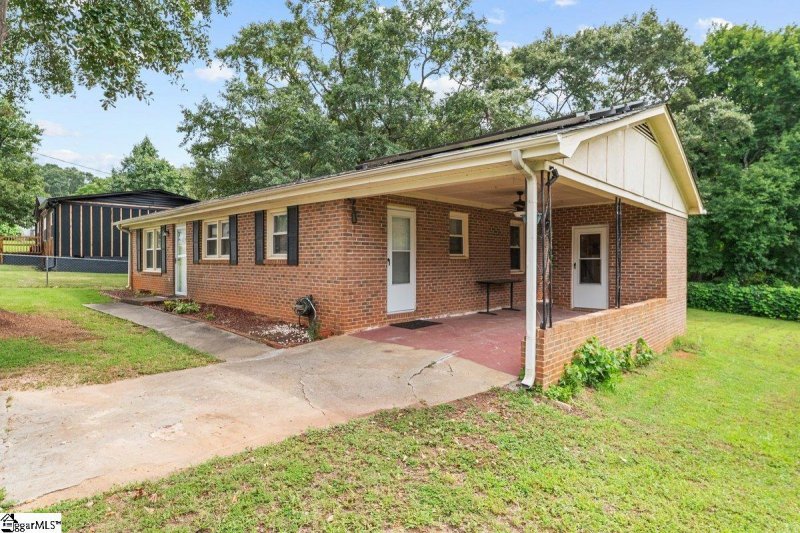 Property image 2 of 311 Scenic Drive in Serene Heights, Greer, SC 29651