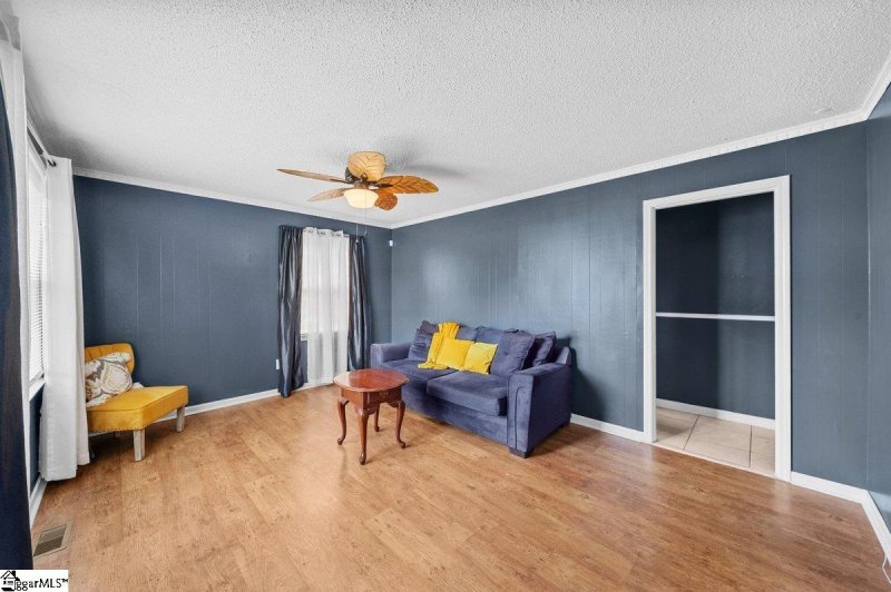 Property image 3 of 311 Scenic Drive in Serene Heights, Greer, SC 29651