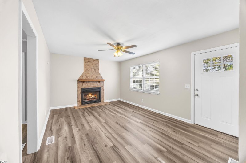 Property image 3 at 520 Churchill Circle, Greenville, SC 29605