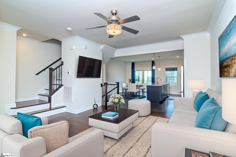 Property image 2 of 34 Itasca Drive in Highview Townes, Greenville, SC 29609